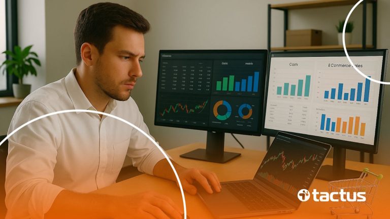 Imagem mostra jovem empresário com seu notebook aberto em uma página com indicadores de vendas, simulando a dúvida se vale a pena lucro real para e-commerce e como funciona