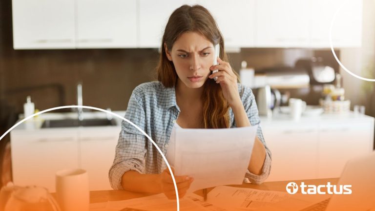 Imagem mostra anfitriã com rosto preocupado com as mudanças da reforma tributária para airbnb