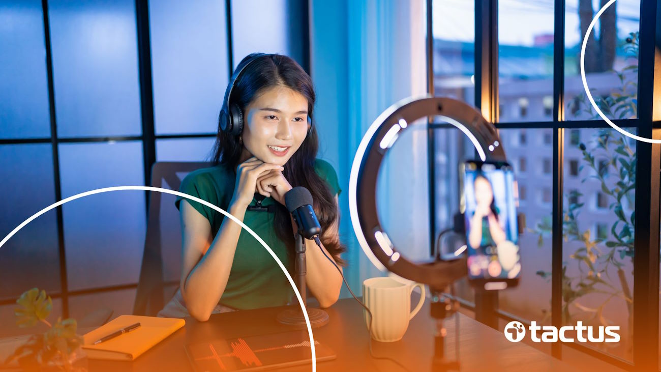 Jovem com aparato de gravação para ilustrar como vai funcionar a reforma tributária para criadores de conteúdo do Instagram