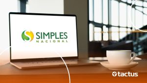 Montagem com a logo do Simples Nacional
